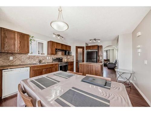 953 Taradale Drive Ne, Calgary, AB - Indoor Photo Showing Kitchen