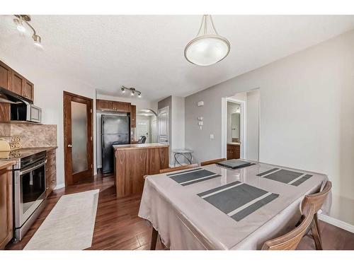 953 Taradale Drive Ne, Calgary, AB - Indoor Photo Showing Kitchen