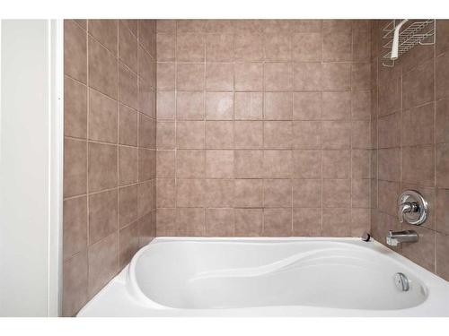 406-315 9A Street Nw, Calgary, AB - Indoor Photo Showing Bathroom