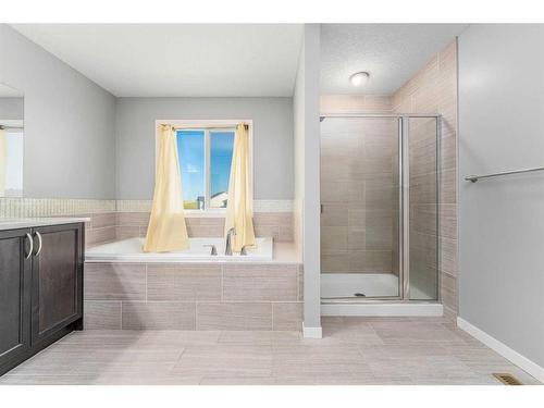 34 Panton Bay Nw, Calgary, AB - Indoor Photo Showing Bathroom