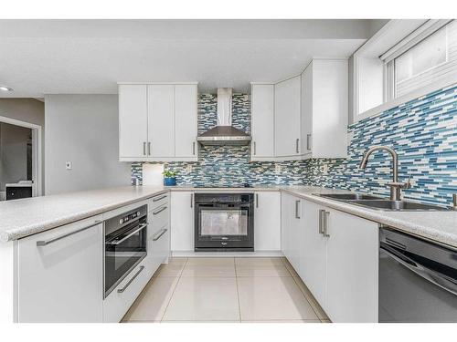 34 Panton Bay Nw, Calgary, AB - Indoor Photo Showing Kitchen With Double Sink With Upgraded Kitchen