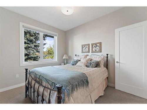 2234 27 Street Sw, Calgary, AB - Indoor Photo Showing Bedroom