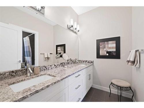 2234 27 Street Sw, Calgary, AB - Indoor Photo Showing Bathroom