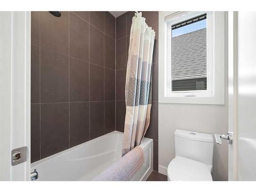 2234 27 Street Sw, Calgary, AB - Indoor Photo Showing Bathroom