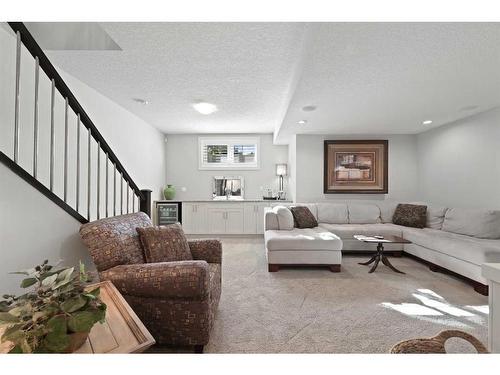 2234 27 Street Sw, Calgary, AB - Indoor Photo Showing Living Room