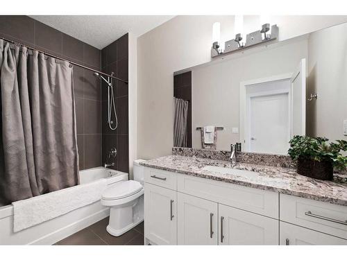 2234 27 Street Sw, Calgary, AB - Indoor Photo Showing Bathroom