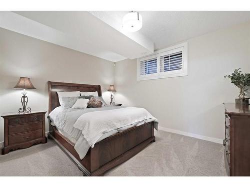 2234 27 Street Sw, Calgary, AB - Indoor Photo Showing Bedroom