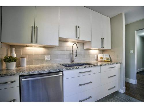 4804 Worcester Drive Sw, Calgary, AB - Indoor Photo Showing Kitchen With Upgraded Kitchen