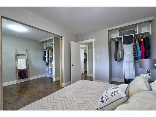 4804 Worcester Drive Sw, Calgary, AB - Indoor Photo Showing Bedroom