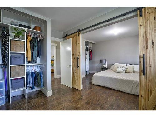 4804 Worcester Drive Sw, Calgary, AB - Indoor Photo Showing Bedroom