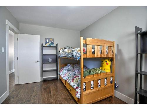 4804 Worcester Drive Sw, Calgary, AB - Indoor Photo Showing Bedroom