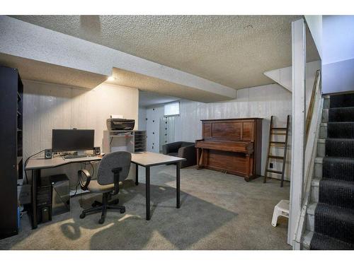 4804 Worcester Drive Sw, Calgary, AB - Indoor Photo Showing Other Room