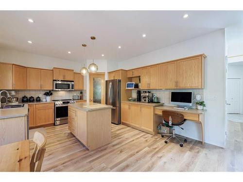 44 Tuscany Ridge Green, Calgary, AB - Indoor Photo Showing Kitchen