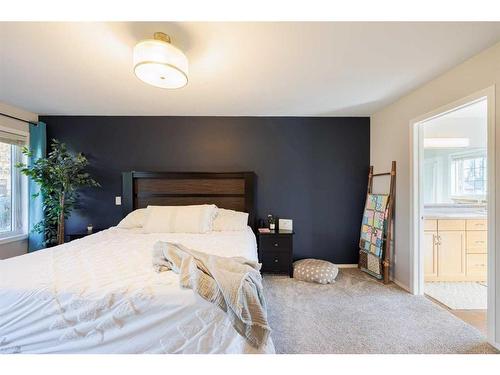 44 Tuscany Ridge Green, Calgary, AB - Indoor Photo Showing Bedroom