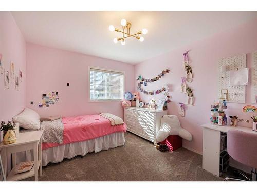 44 Tuscany Ridge Green, Calgary, AB - Indoor Photo Showing Bedroom