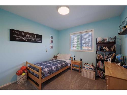 44 Tuscany Ridge Green, Calgary, AB - Indoor Photo Showing Bedroom