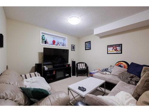 44 Tuscany Ridge Green, Calgary, AB - Indoor Photo Showing Living Room