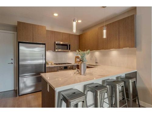 207-823 5 Avenue Nw, Calgary, AB - Indoor Photo Showing Kitchen With Stainless Steel Kitchen With Upgraded Kitchen