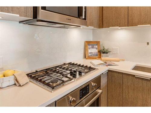 207-823 5 Avenue Nw, Calgary, AB - Indoor Photo Showing Kitchen