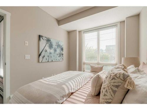 207-823 5 Avenue Nw, Calgary, AB - Indoor Photo Showing Bedroom