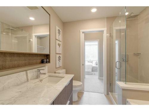 207-823 5 Avenue Nw, Calgary, AB - Indoor Photo Showing Bathroom