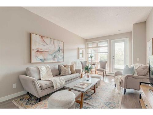 207-823 5 Avenue Nw, Calgary, AB - Indoor Photo Showing Living Room