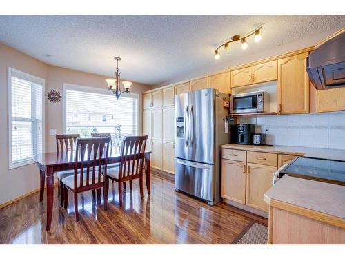 205 Coral Springs Close Ne, Calgary, AB - Indoor Photo Showing Living Room