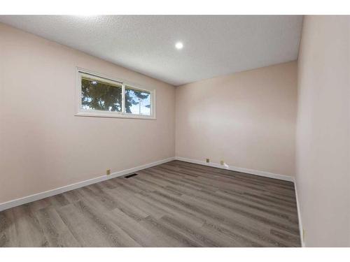 254 Dovercliffe Way Se, Calgary, AB - Indoor Photo Showing Other Room