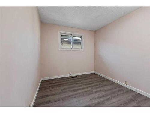 254 Dovercliffe Way Se, Calgary, AB - Indoor Photo Showing Other Room