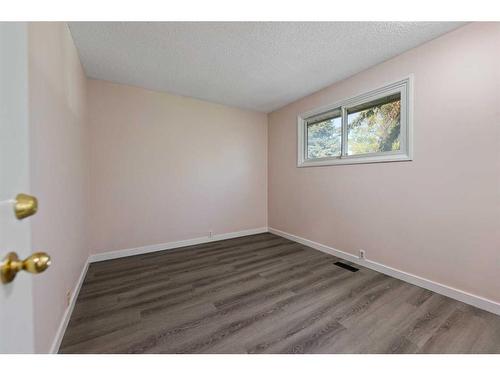 254 Dovercliffe Way Se, Calgary, AB - Indoor Photo Showing Other Room