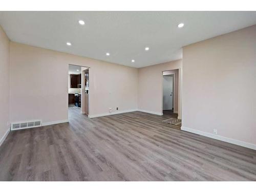 254 Dovercliffe Way Se, Calgary, AB - Indoor Photo Showing Other Room