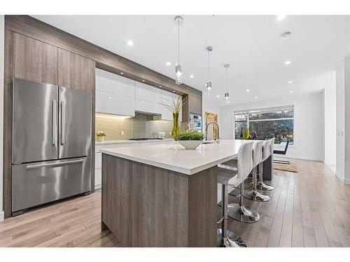 2406 35 Street Sw, Calgary, AB - Indoor Photo Showing Kitchen With Upgraded Kitchen