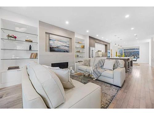 2406 35 Street Sw, Calgary, AB - Indoor Photo Showing Living Room