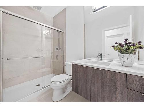 2406 35 Street Sw, Calgary, AB - Indoor Photo Showing Bathroom