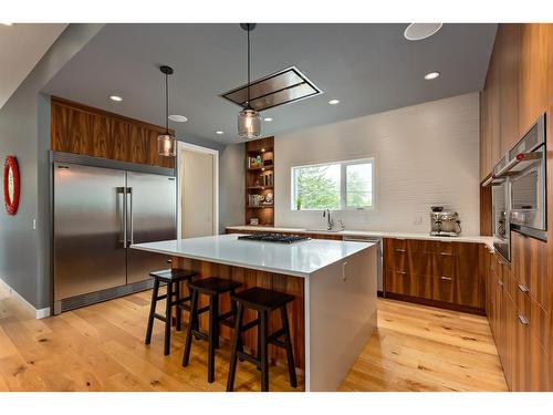 3901 17 Street Sw, Calgary, AB - Indoor Photo Showing Kitchen With Upgraded Kitchen