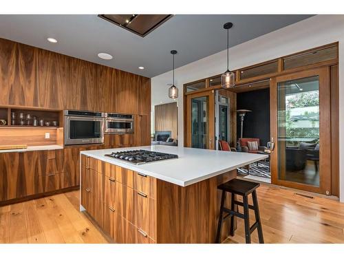 3901 17 Street Sw, Calgary, AB - Indoor Photo Showing Kitchen