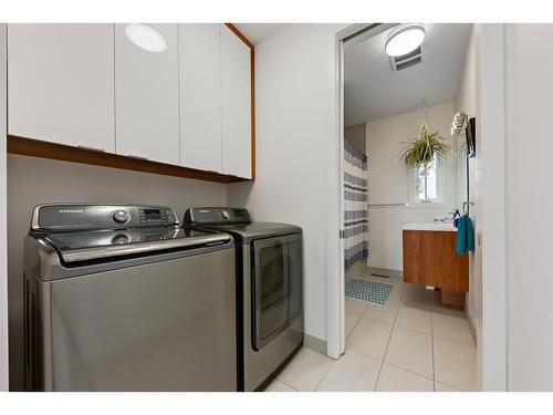 3901 17 Street Sw, Calgary, AB - Indoor Photo Showing Laundry Room