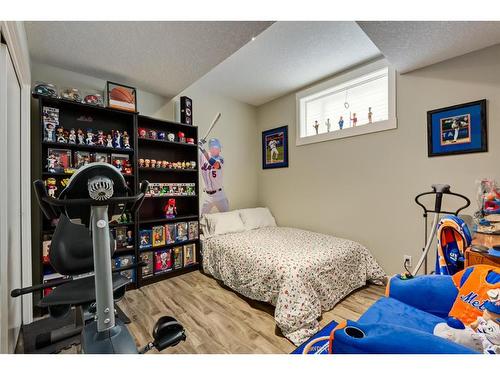 3901 17 Street Sw, Calgary, AB - Indoor Photo Showing Bedroom