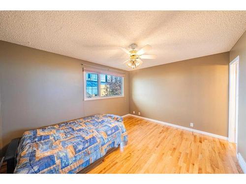 16 Ridgegate Way Sw, Airdrie, AB - Indoor Photo Showing Bedroom