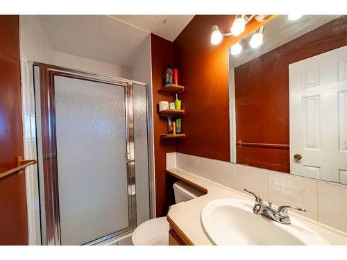 16 Ridgegate Way Sw, Airdrie, AB - Indoor Photo Showing Bathroom