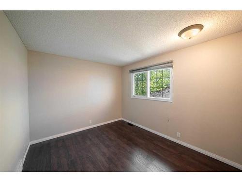 16 Ridgegate Way Sw, Airdrie, AB - Indoor Photo Showing Other Room