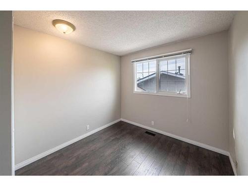 16 Ridgegate Way Sw, Airdrie, AB - Indoor Photo Showing Other Room