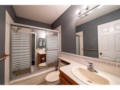 16 Ridgegate Way Sw, Airdrie, AB - Indoor Photo Showing Bathroom