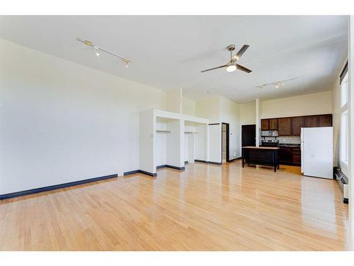 209-812 8 Street Se, Calgary, AB - Indoor Photo Showing Kitchen