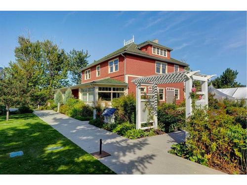 209-812 8 Street Se, Calgary, AB - Outdoor With Facade