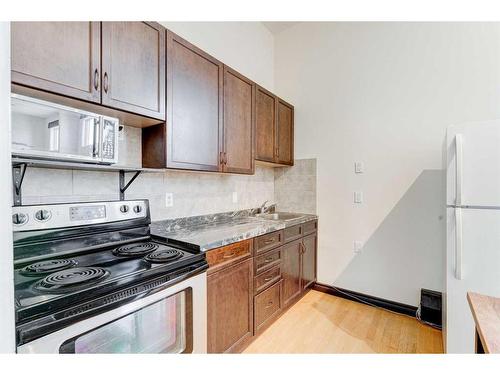 209-812 8 Street Se, Calgary, AB - Indoor Photo Showing Kitchen With Double Sink