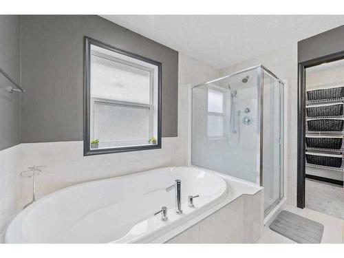 1026 Evanston Drive Nw, Calgary, AB - Indoor Photo Showing Bathroom