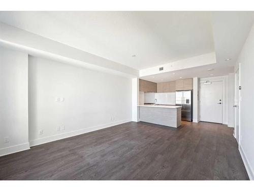 901-38 9 Street Ne, Calgary, AB - Indoor Photo Showing Kitchen