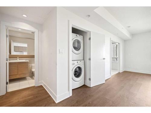 901-38 9 Street Ne, Calgary, AB - Indoor Photo Showing Laundry Room