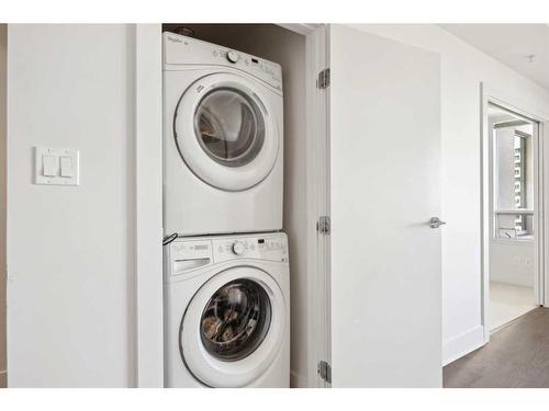 901-38 9 Street Ne, Calgary, AB - Indoor Photo Showing Laundry Room